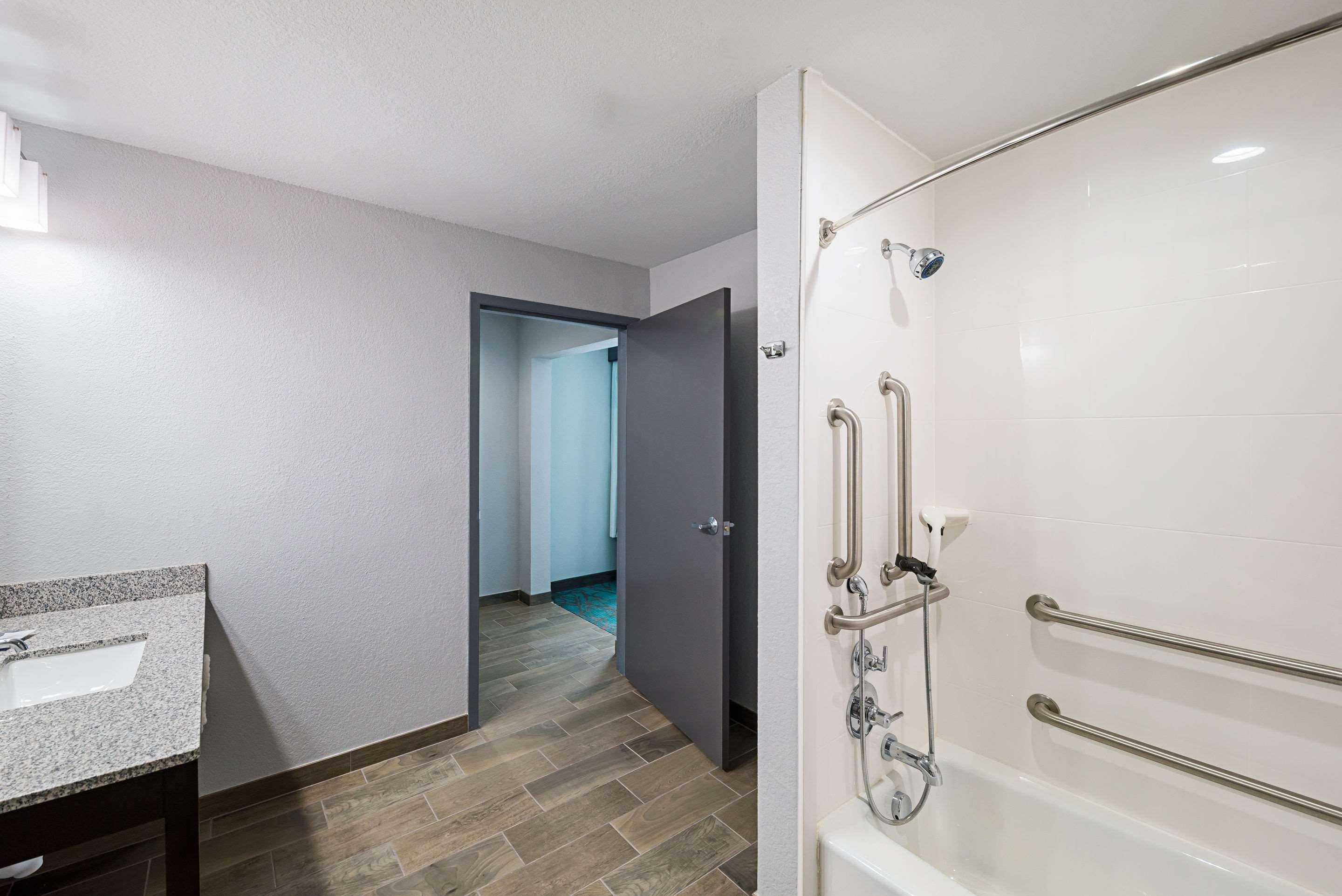 Hotel Comfort & Near Bricktown