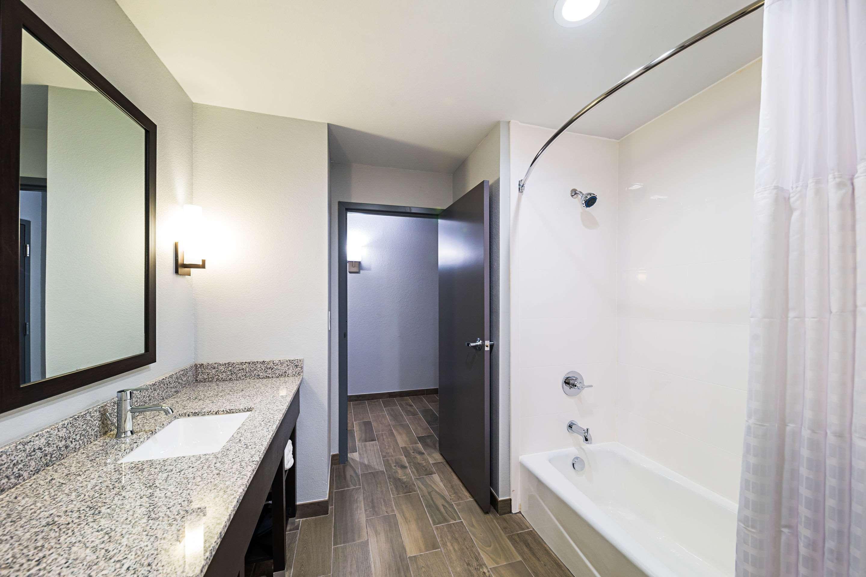 Hotel Comfort & Near Bricktown